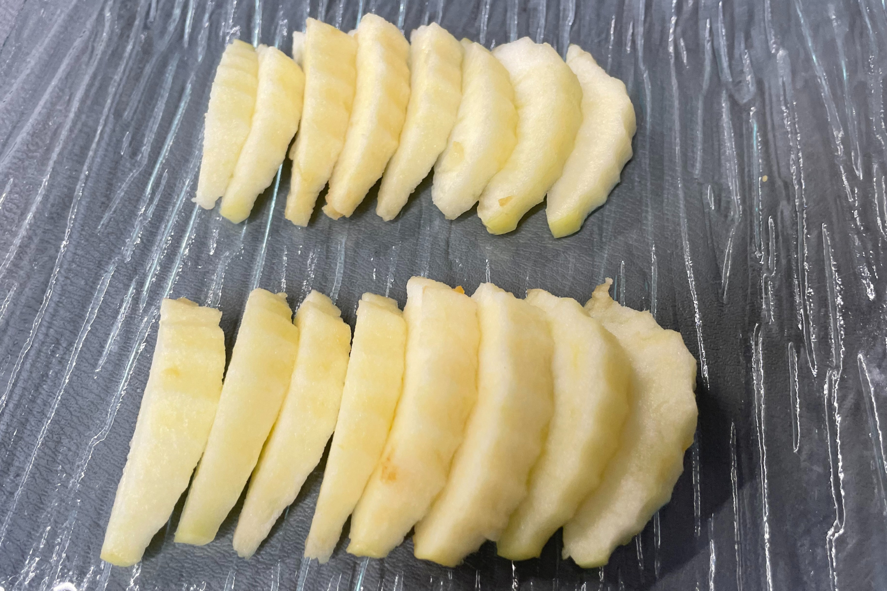 Pomme coupée en 16